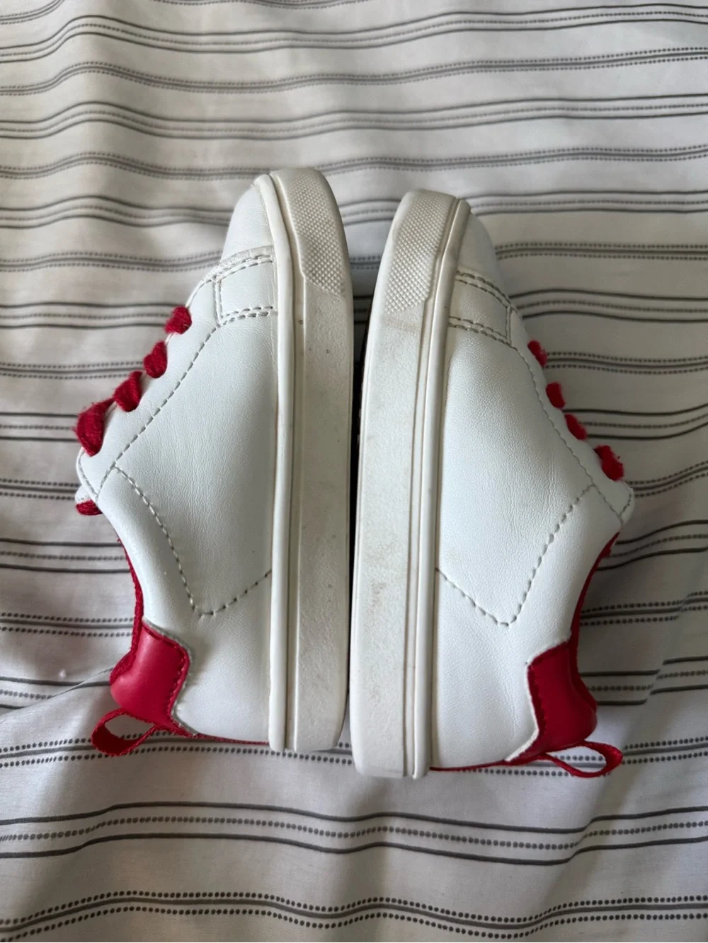 Gap Disney Toddler Embroidered Minnie Mouse White Faux Leather Shoes Size 6